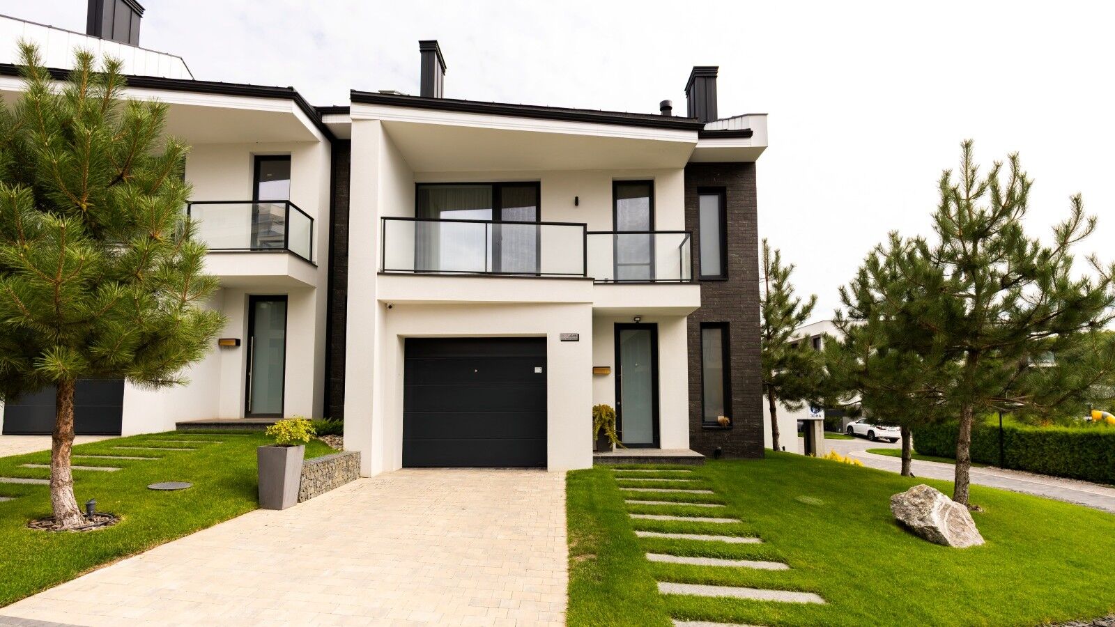 Buy a townhouse with renovation SW 48 — TX SHERWOOD, Uzhhorod view from the window 2