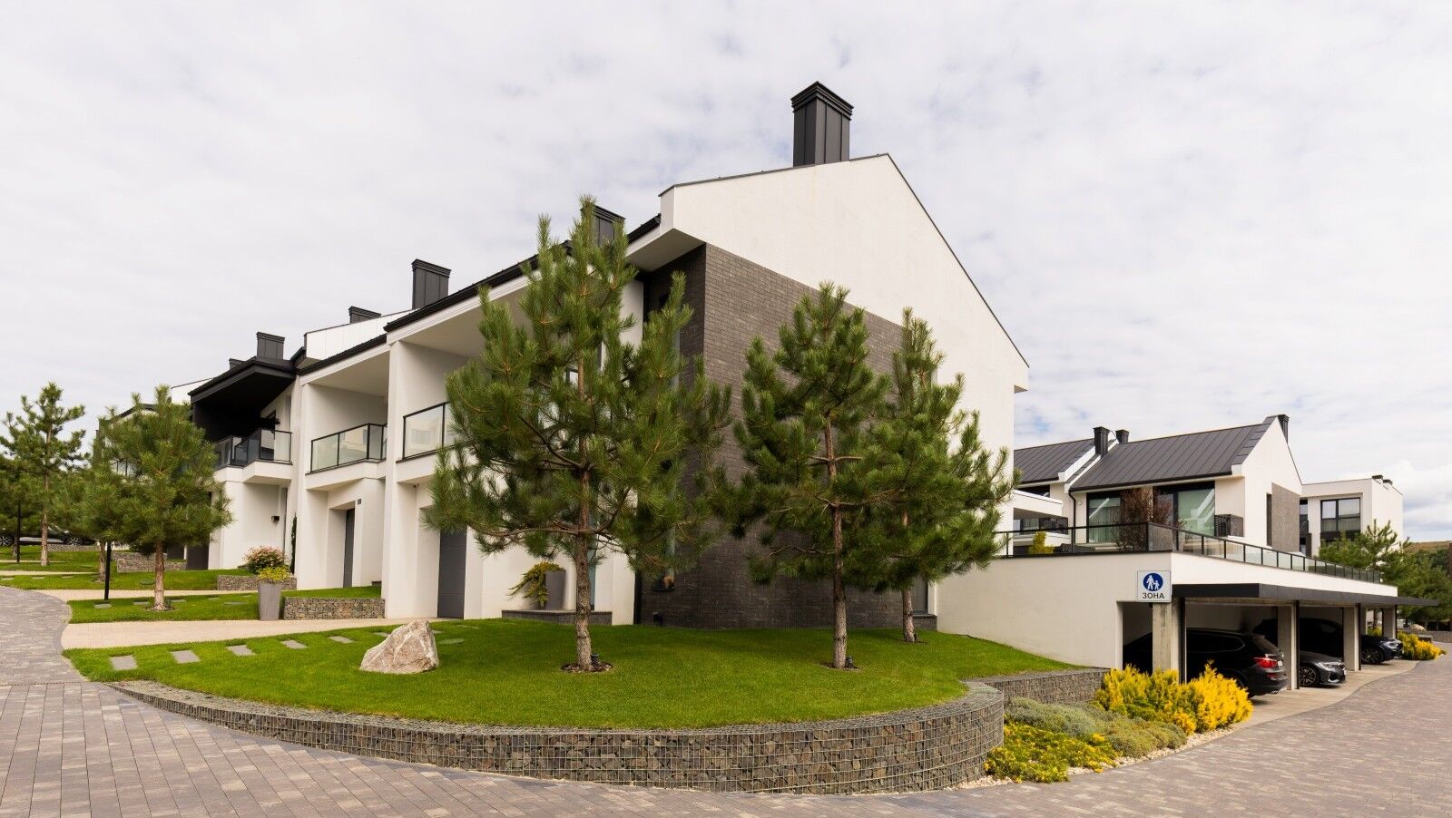Buy a townhouse with renovation SW 48 — TX SHERWOOD, Uzhhorod view from the window 3