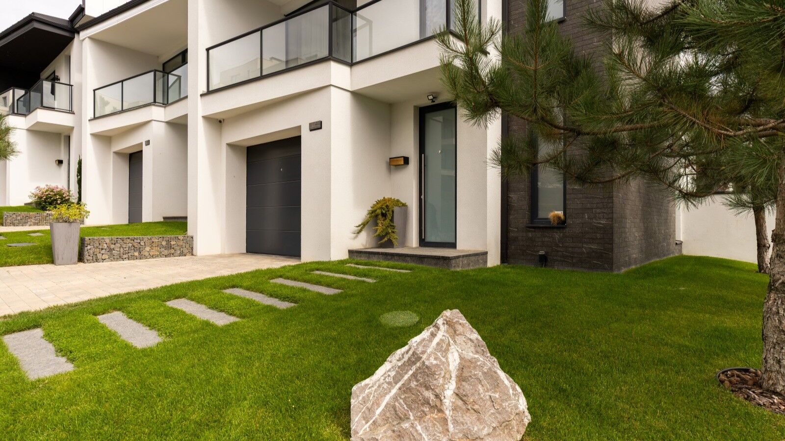 Buy a townhouse with renovation SW 48 — TX SHERWOOD, Uzhhorod view from the window 4